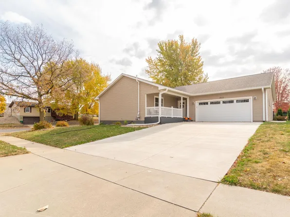 941 Prestien Dr, Denver, IA 50622