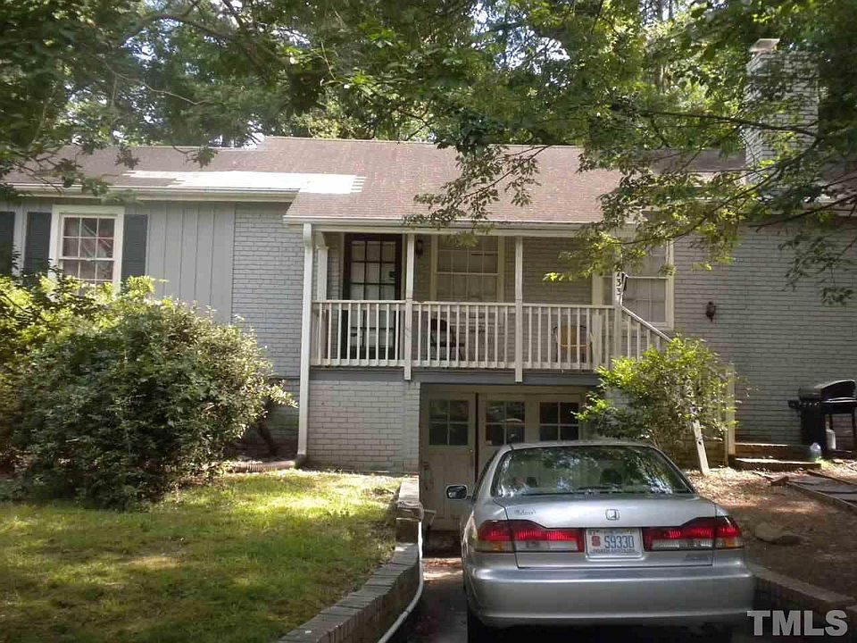 2nd image of 2733 Everett Ave