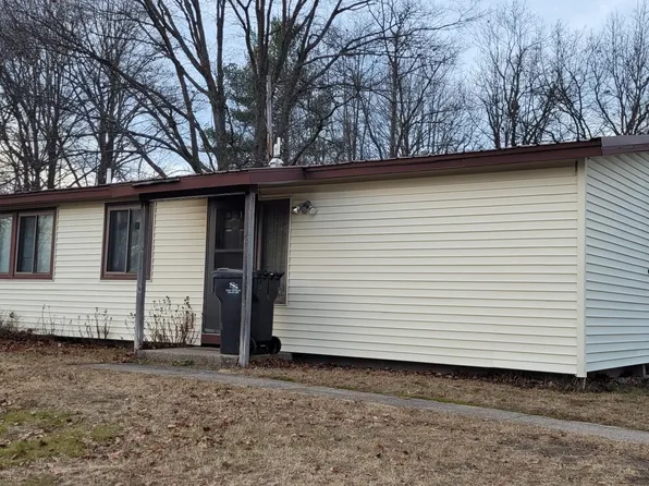 2 Forest Lodge Rd, Kincheloe, MI 49788