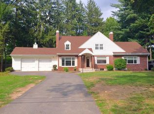 686 Amostown Rd, West Springfield, MA 01089