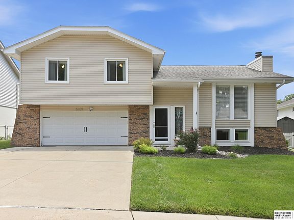 2nd image of 5709 N 115th Cir