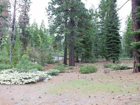 5th image of 210 Fox Glenn Dr