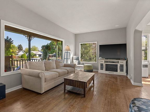 5th image of 1217 W Chelan Ave
