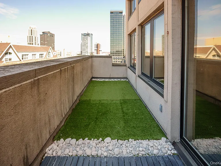 25 Leroy Pl #Penthouse 1 — Photo 7