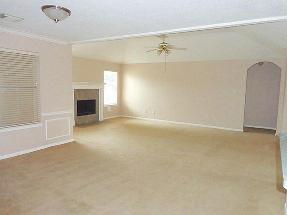 3rd image of 14726 Taymouth Dr