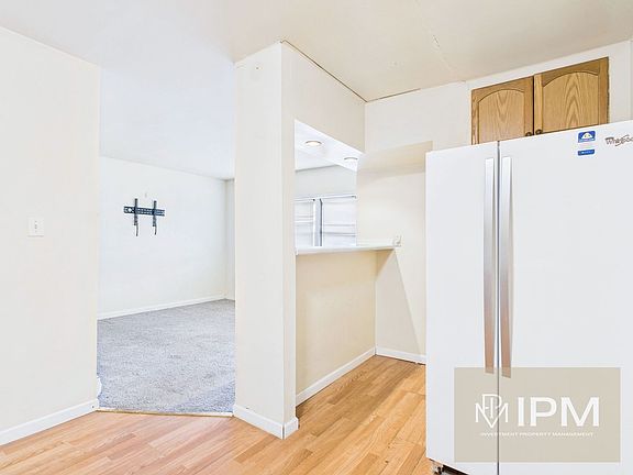 4th image of 831 S 17th St APT 5
