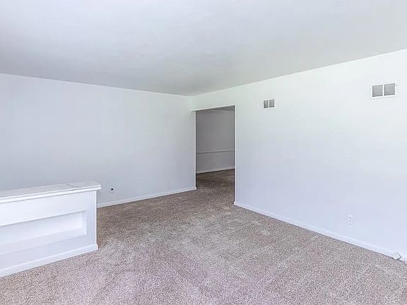 4th image of 3 Creekside Ln