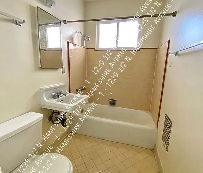 1229 1/2 N Hampshire Ave #1 — Photo 17