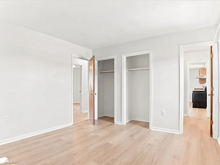 102 Linwood Ct — Photo 33