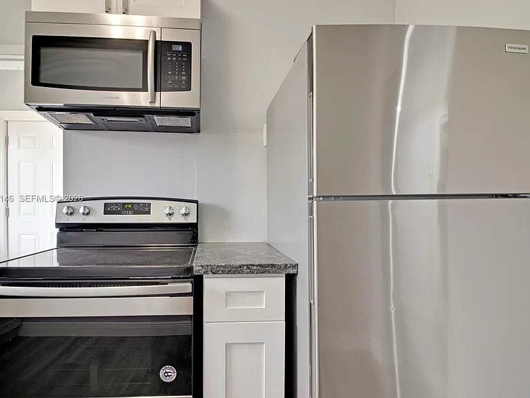 327 SW 20th St #2 — Photo 8