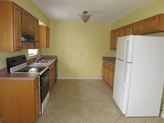 2nd image of 2802 S Fairway Dr