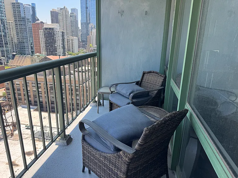 111 W Maple St #1501 — Photo 14