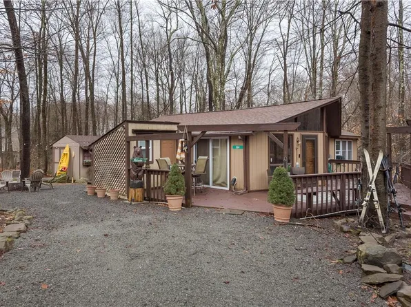 204 Muskwink Dr, Pocono Lake, PA 18347