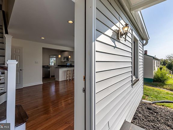 3rd image of 301 Williams Dr