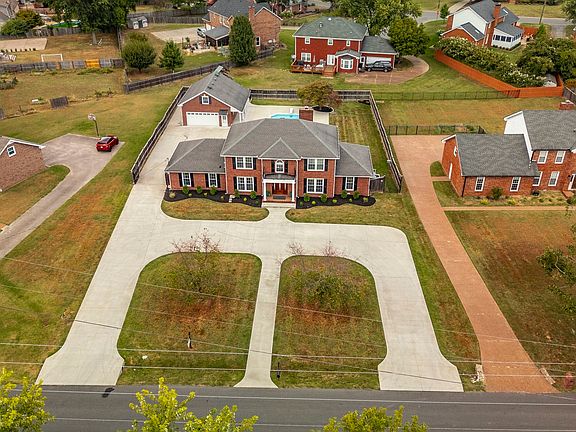 3rd image of 700 Cumberland Hills Dr
