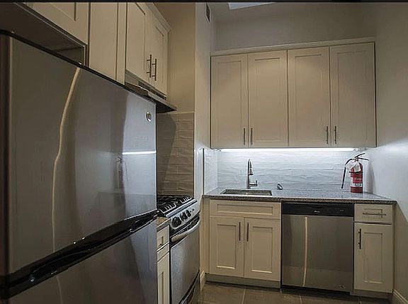 4th image of 330 W 86th St APT 6