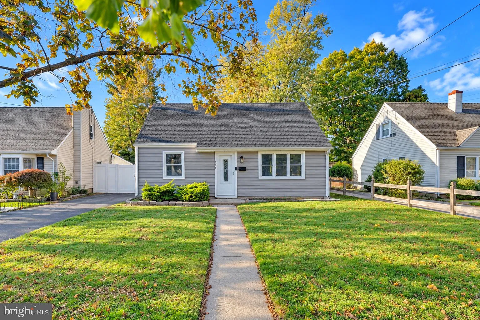 4 bed, 1.0 bath, 1075 sqft, $3,000 — Photo 1