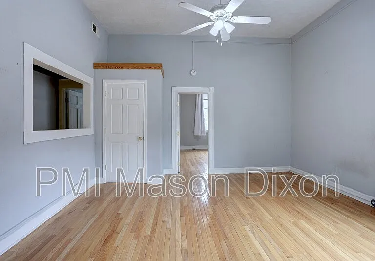 632 S Broadway #200 — Photo 7