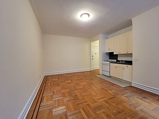 3rd image of 2126 Benson Ave #22E