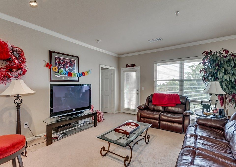 1st image of 600 13th St E APT 842