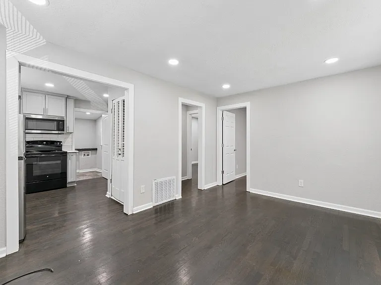 1314 S Emery St — Photo 23