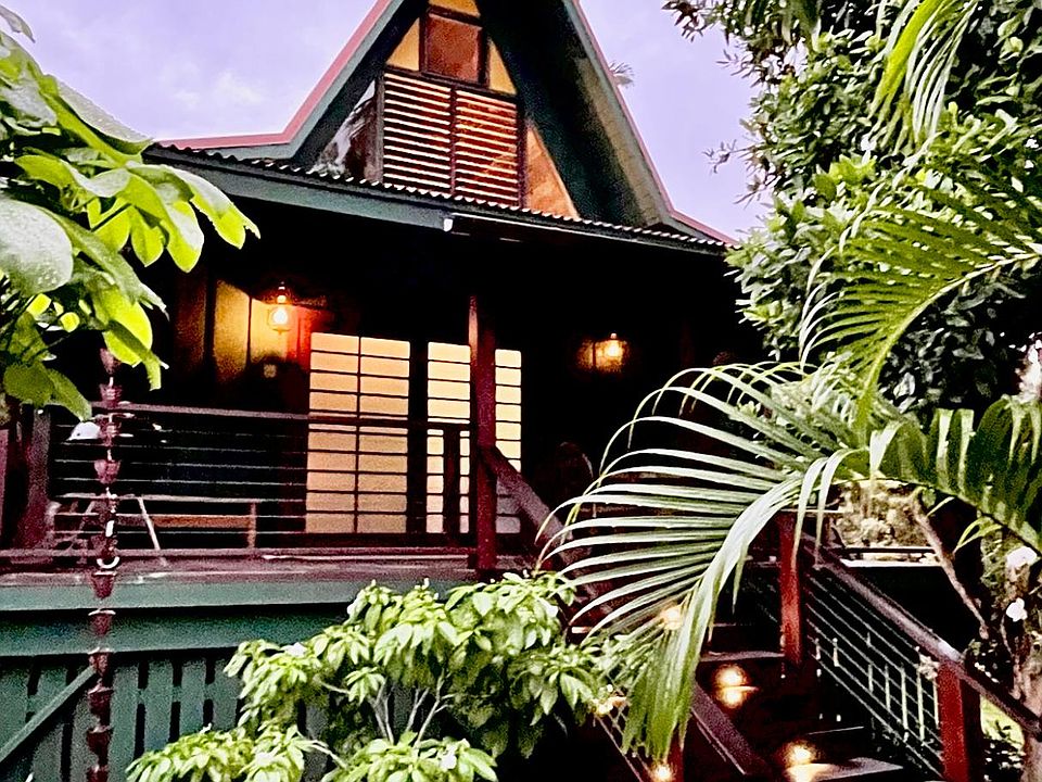 Hale Aku front entrance