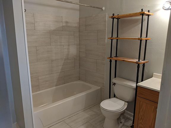 3rd image of 4543 Urquhart St APT A