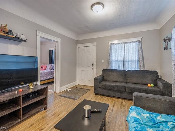 5th image of 3152 W 68th St