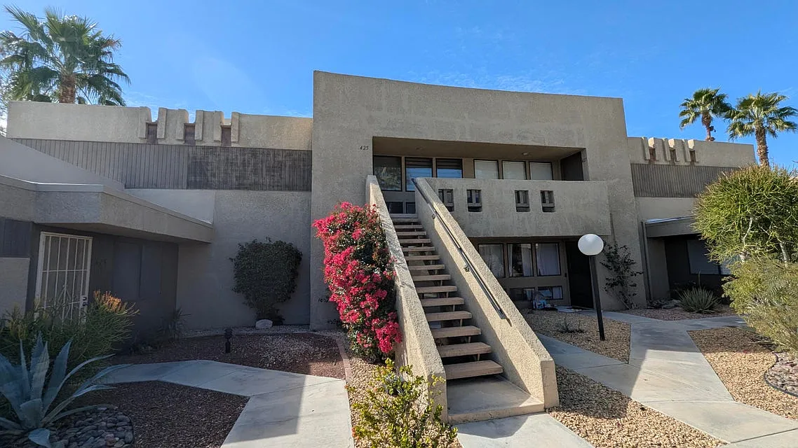 2 bed, 960 sqft, $2,100 — Photo 1