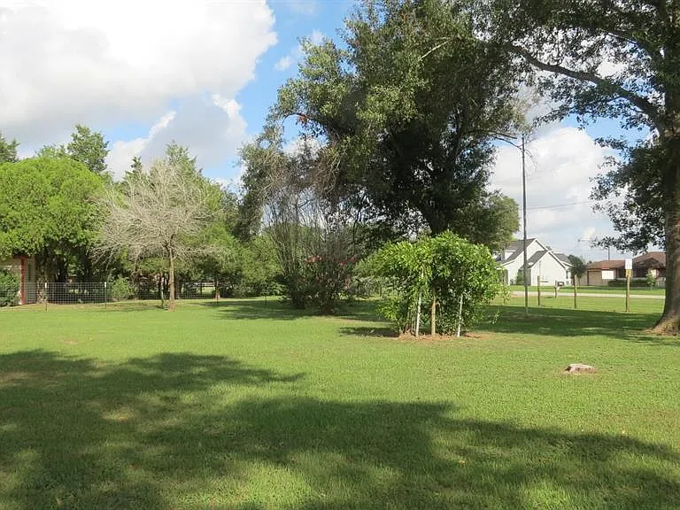 Massive yard for your pets to freely roam around