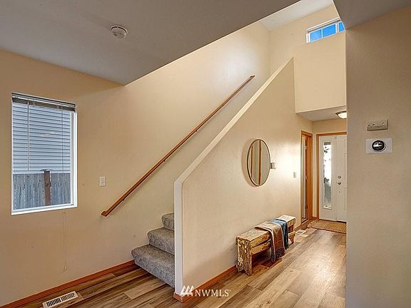 4th image of 17707 16th Ave E