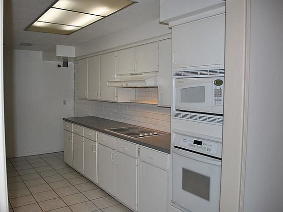 5th image of 1414 Walnut Bend Ln #118