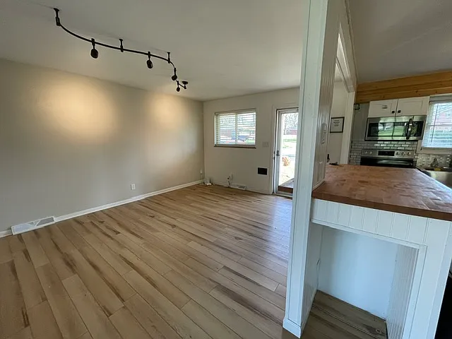 213 Columbus Dr — Photo 4
