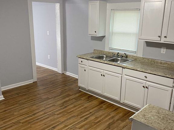4th image of 235 Kentucky Ave