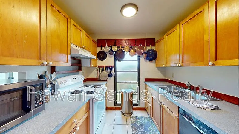 3 bed, 2.0 bath, 1231 sqft, $3,500 — Photo 4
