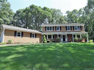 25 Chapin Ln, Stamford, CT 06903