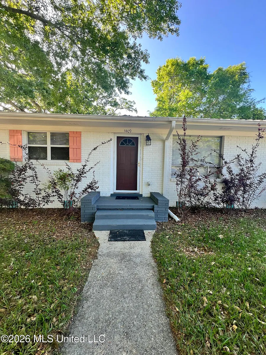 Photo 2 of 19 - 4409 Ford St - Gulfport, MS Building Photo - 4409 Ford St