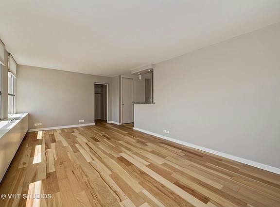 4th image of 2626 N Lakeview Ave APT 1010