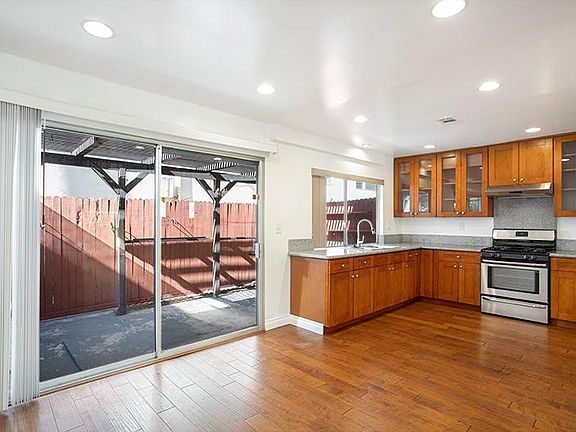 2nd image of 1134 W Huntington Dr Unit 5