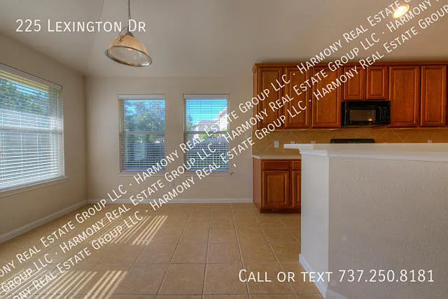 225 Lexington Dr — Photo 12