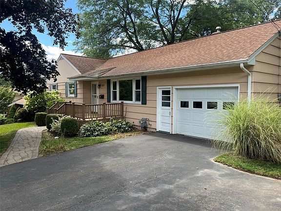 3rd image of 909 Imperial Woods Dr