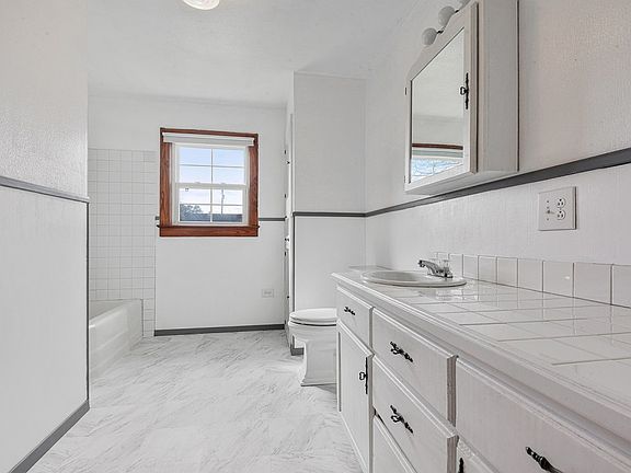 3rd image of 153 N Ezidore St