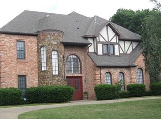 709 S Cobblestone Ct, Cedar Hill, TX 75104