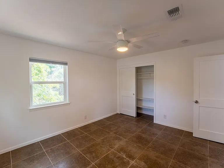 1307 Berkshire Dr — Photo 29