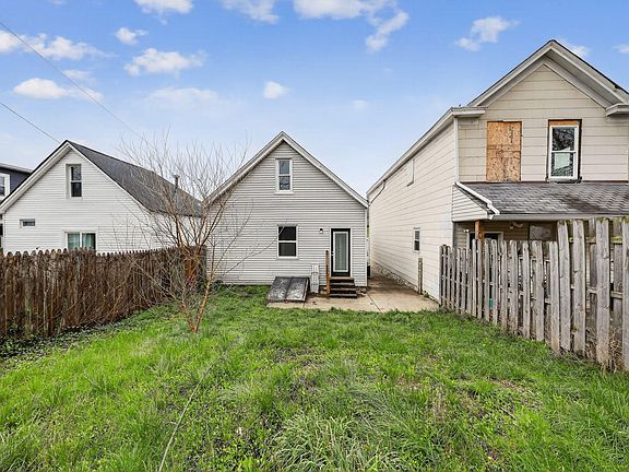 4th image of 320 3rd Ave