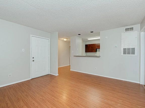 3rd image of 1901 Holleman Dr #312