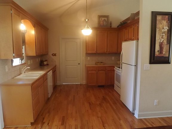 3rd image of 114 Hidden River Ln