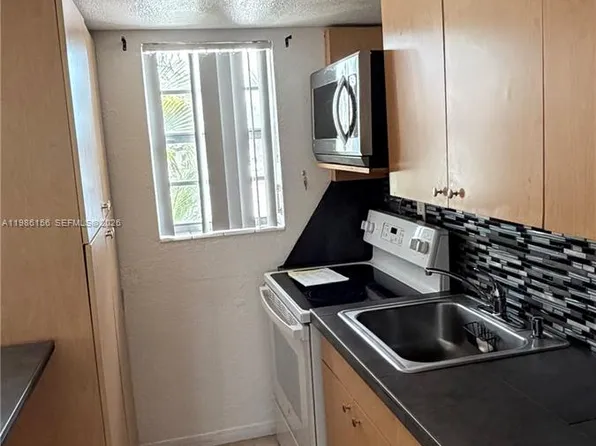 3901 SW 112th Ave APT 34, Miami, FL 33165