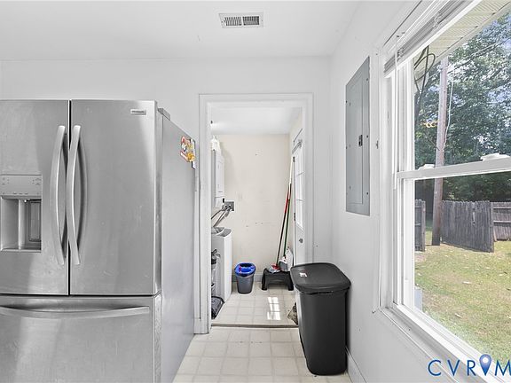 3rd image of 7 W Berry St