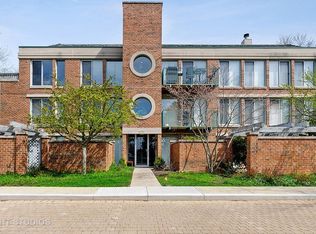 4010 Arbor Ln APT 202, Northfield, IL 60093